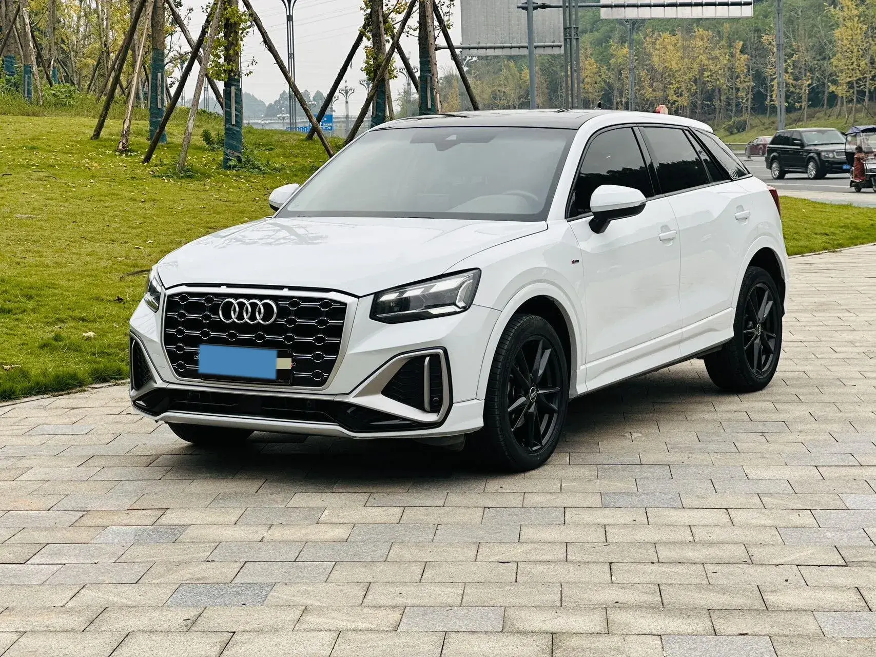 2022 AUDI Q2L view 1