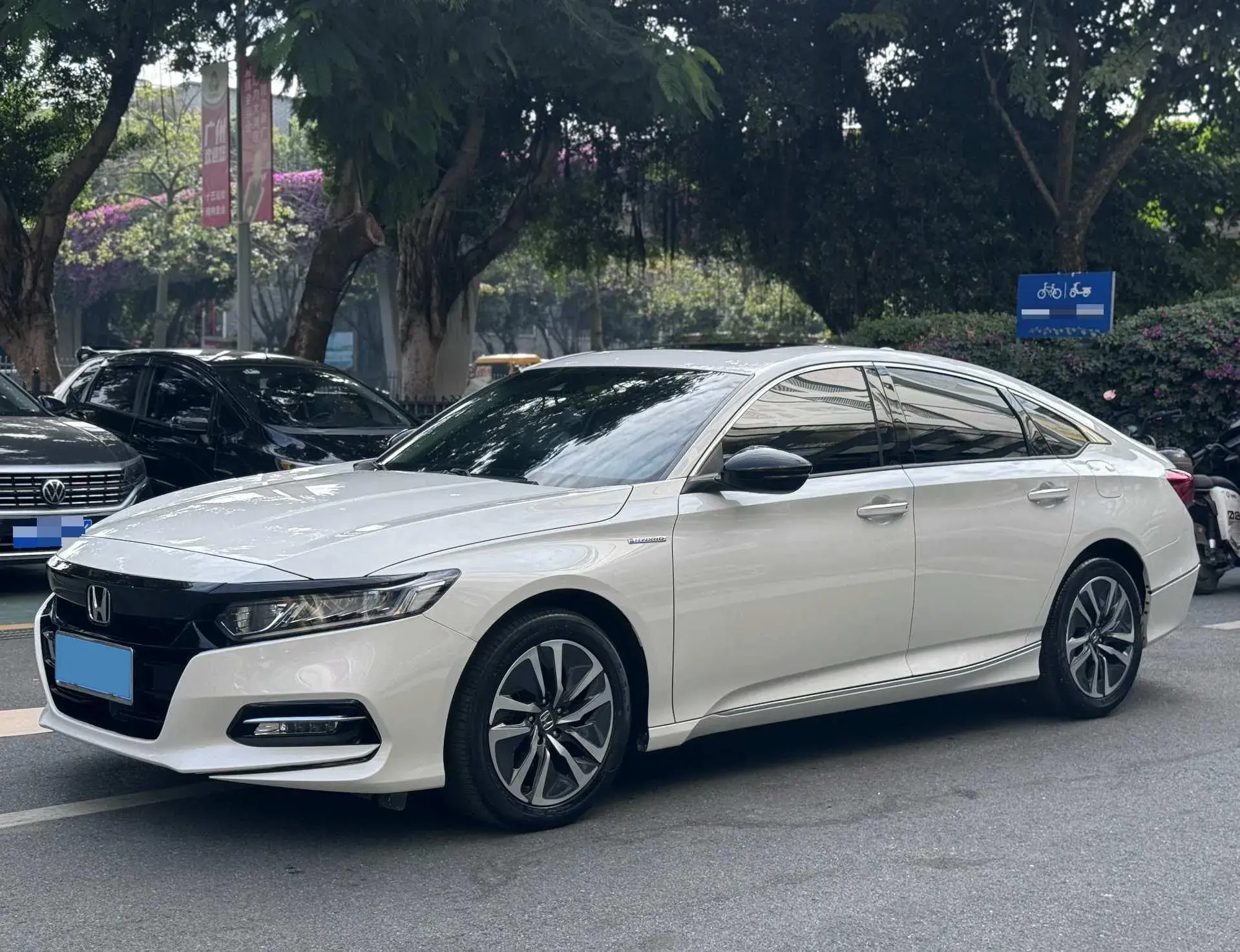 2018 HONDA ACCORD view 1