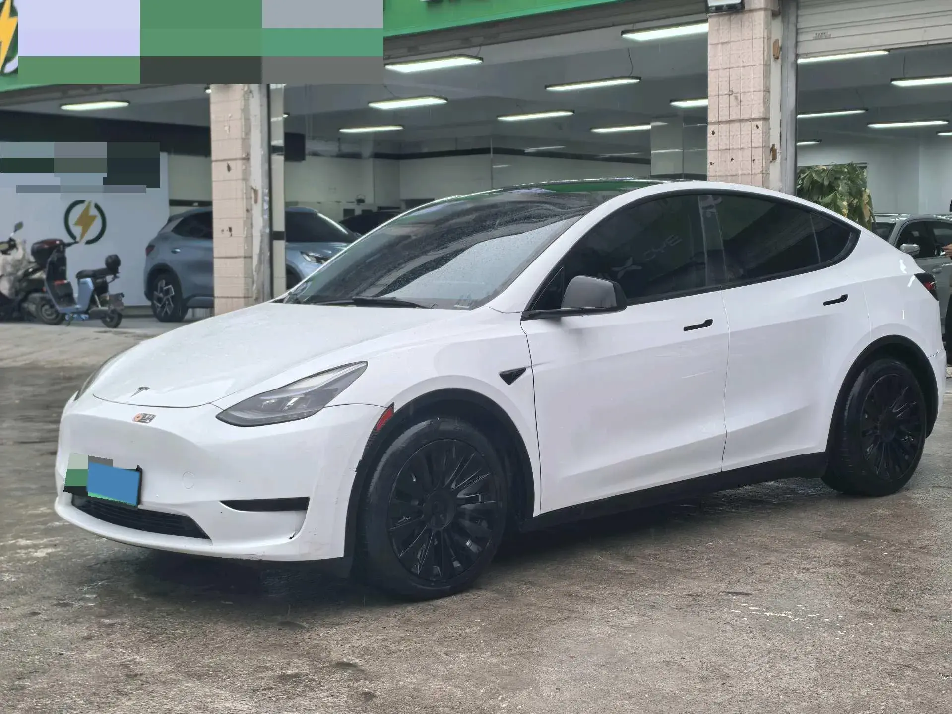 2022 TESLA MODEL view 1