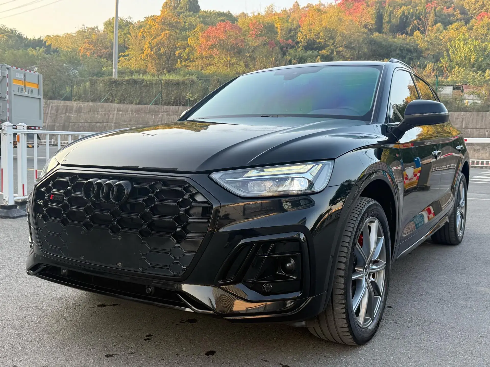 2022 AUDI Q5L view 1