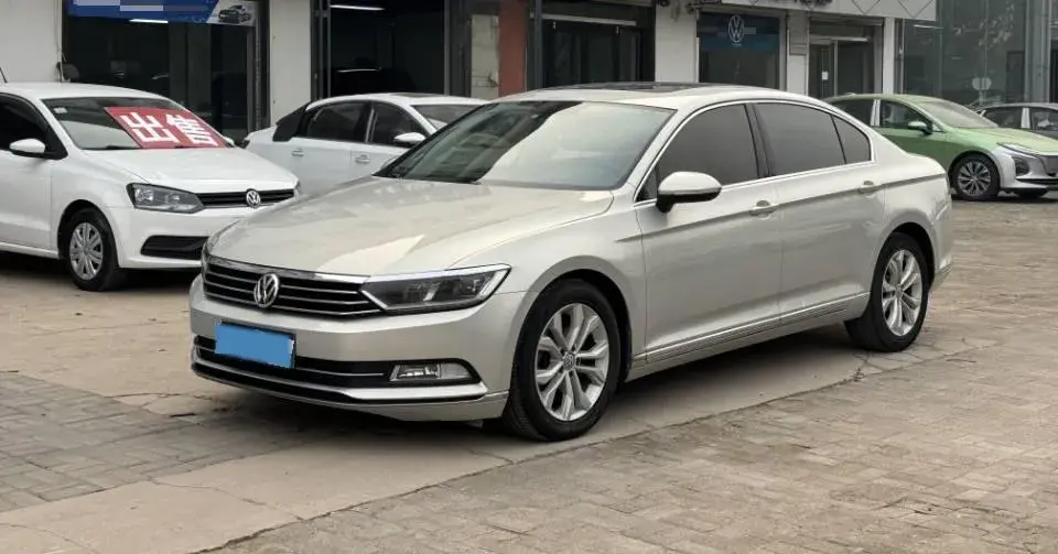 2018 VOLKSWAGEN MAGOTAN view 1