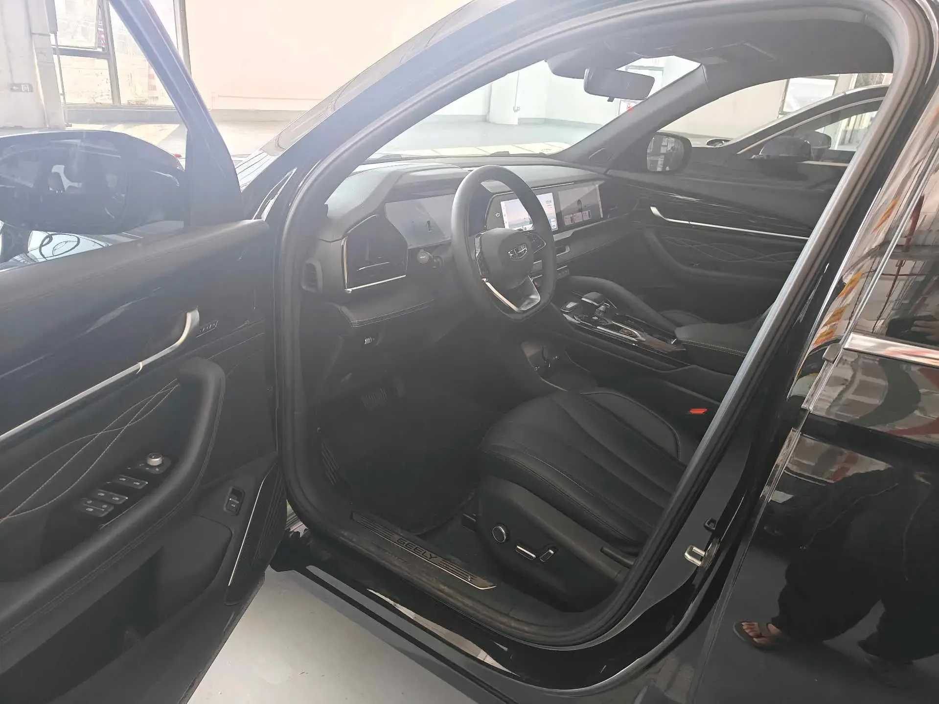 2025 GEELY MONJARO thumbnail 3