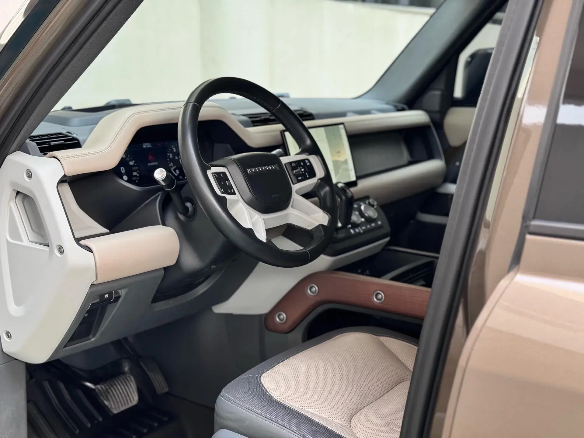 2022 LAND ROVER thumbnail 4