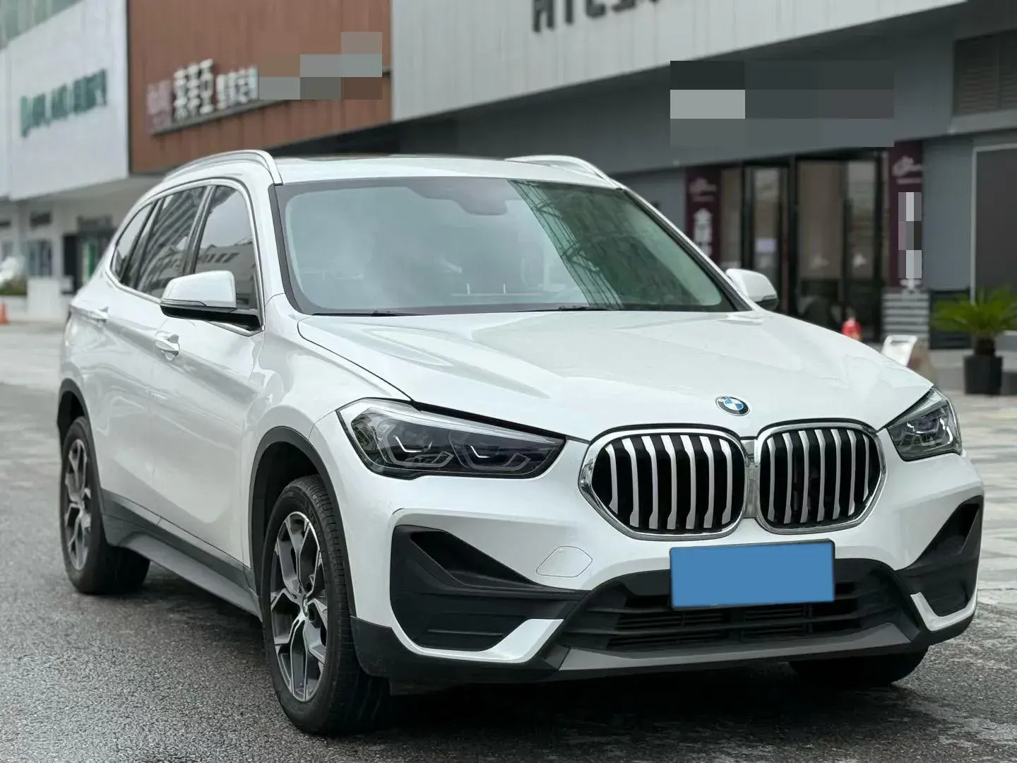 2021 BMW X1 thumbnail 3