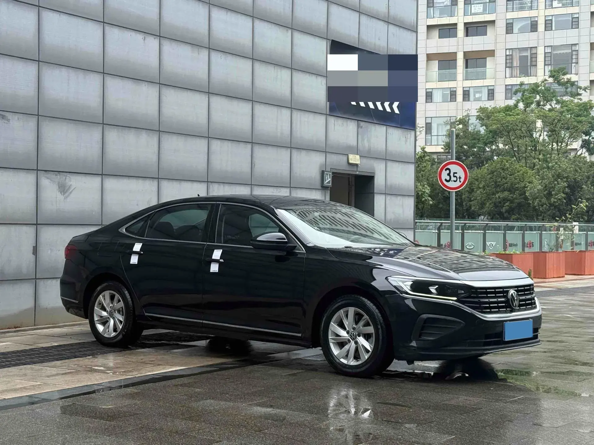2022 VOLKSWAGEN PASSAT thumbnail 3