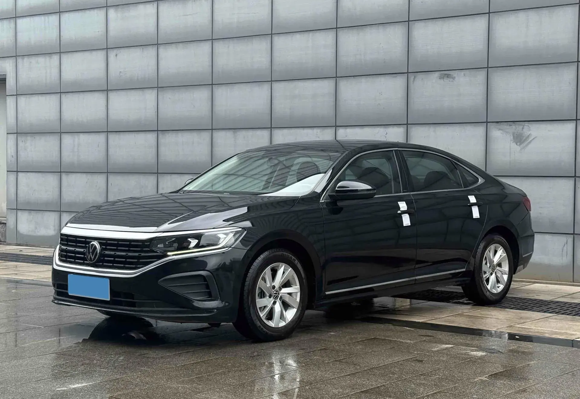 2022 VOLKSWAGEN PASSAT view 1