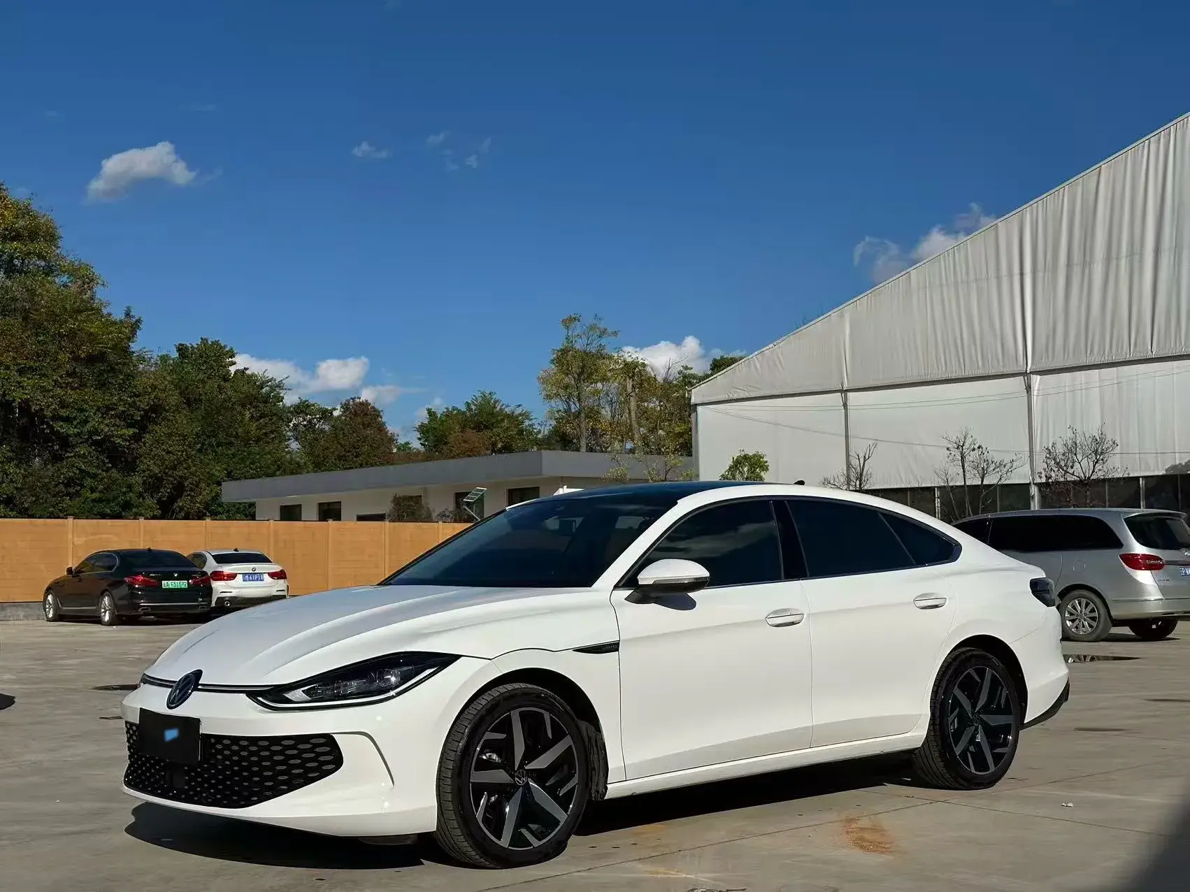 2023 VOLKSWAGEN LAMANDO view 1