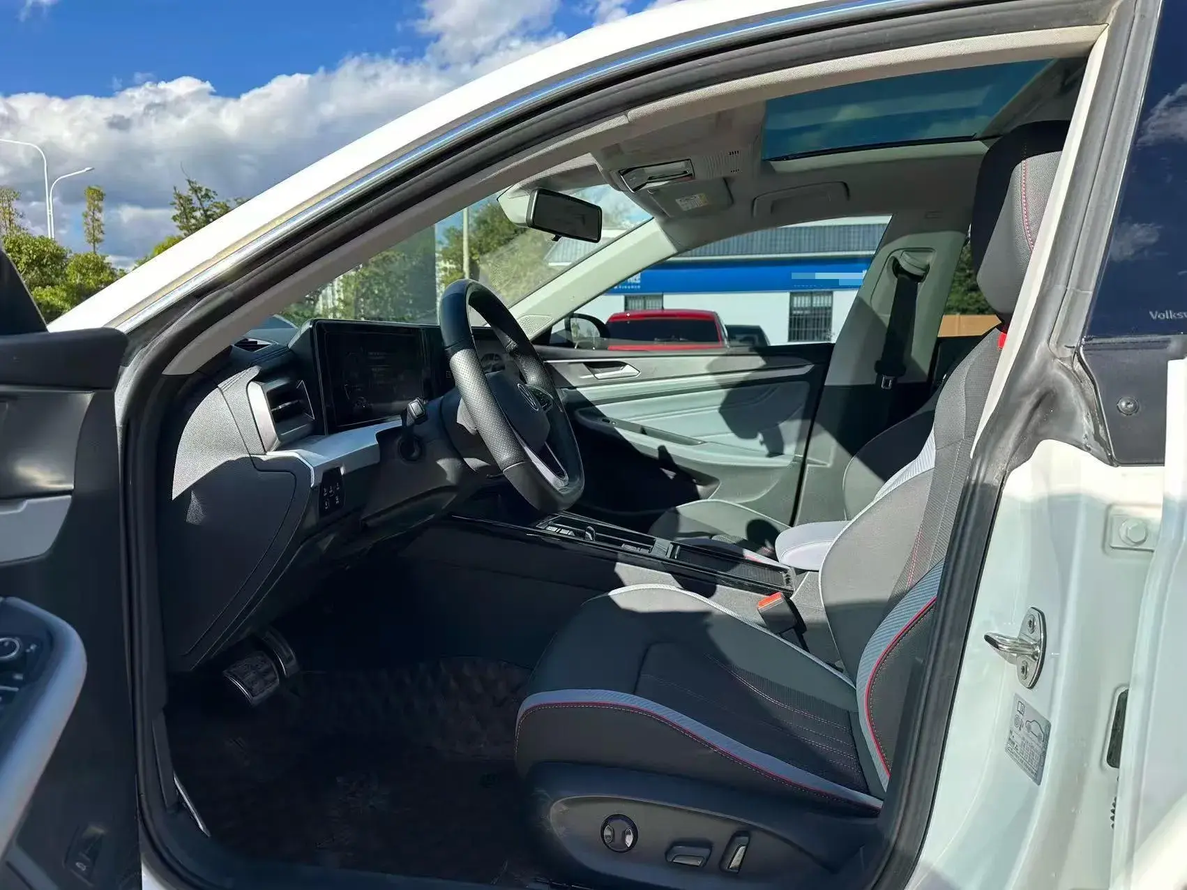 2023 VOLKSWAGEN LAMANDO thumbnail 4