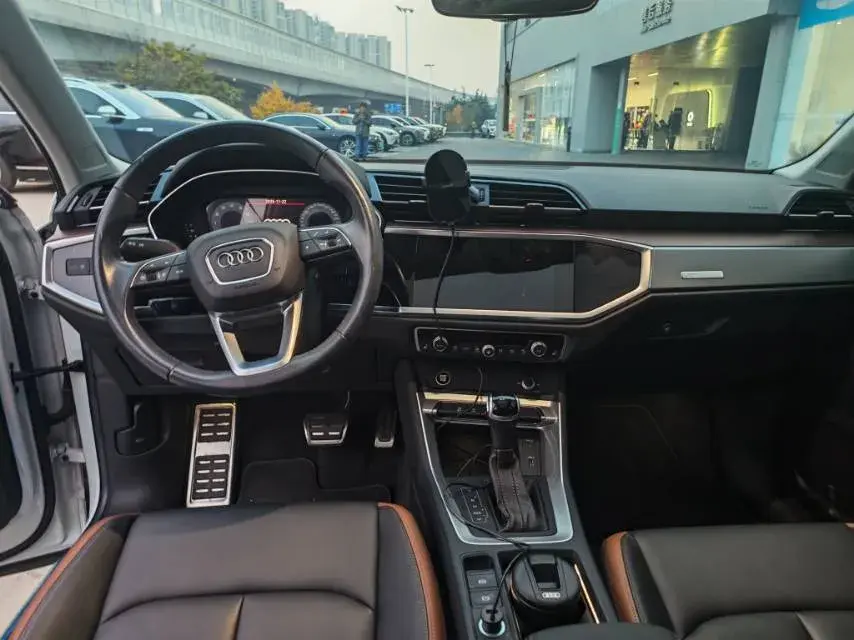 2021 AUDI Q3 thumbnail 4