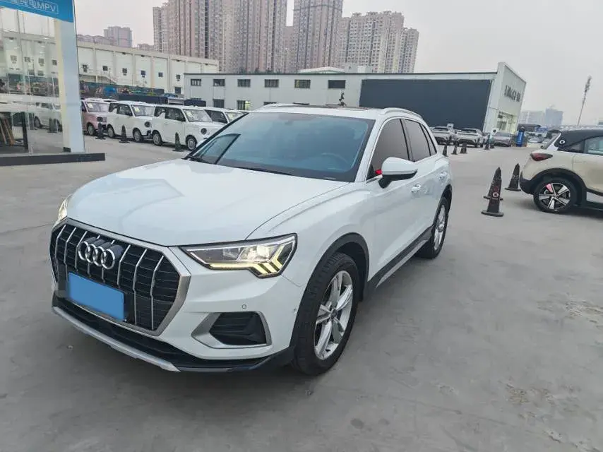 2021 AUDI Q3 view 1