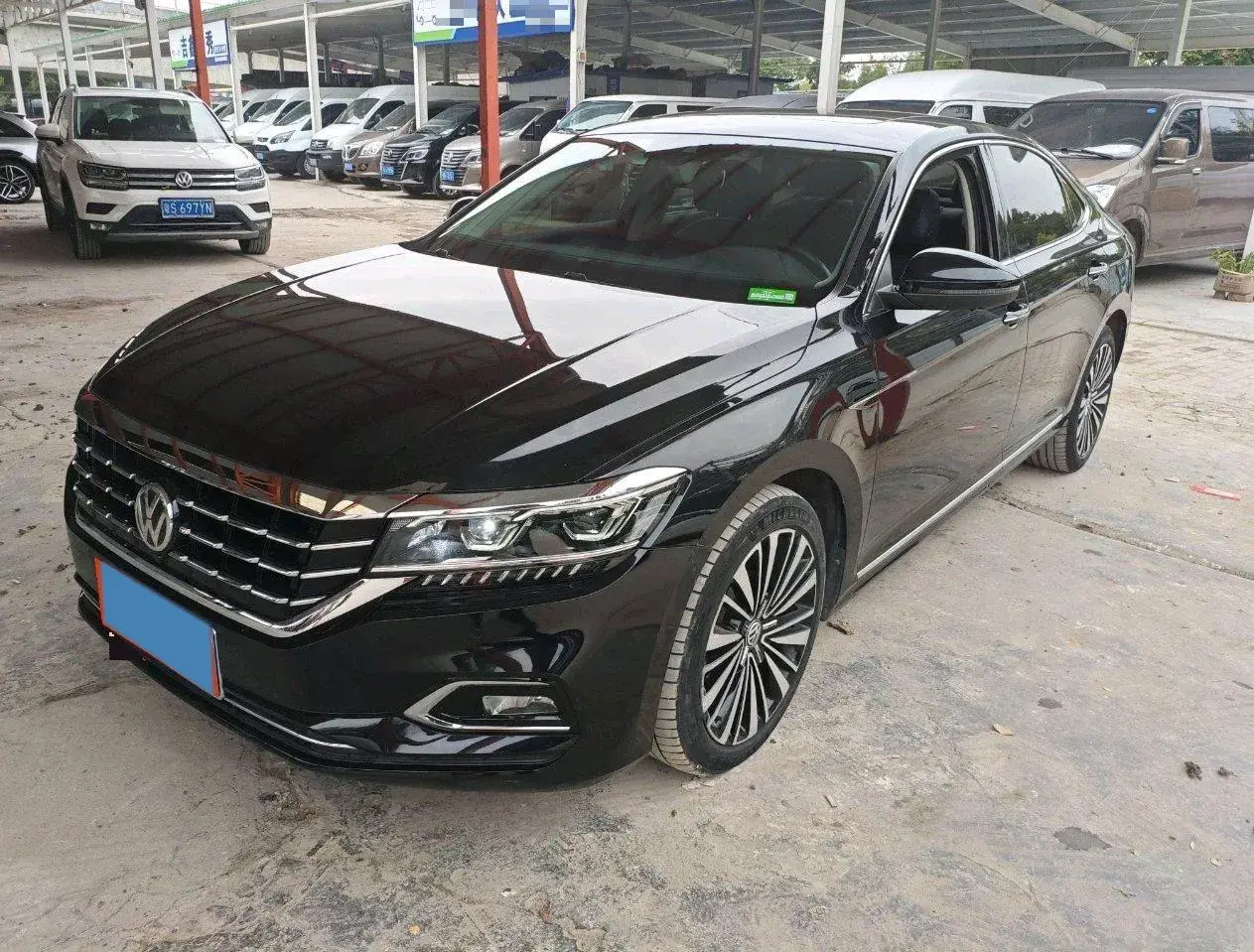 2019 VOLKSWAGEN PASSAT view 1