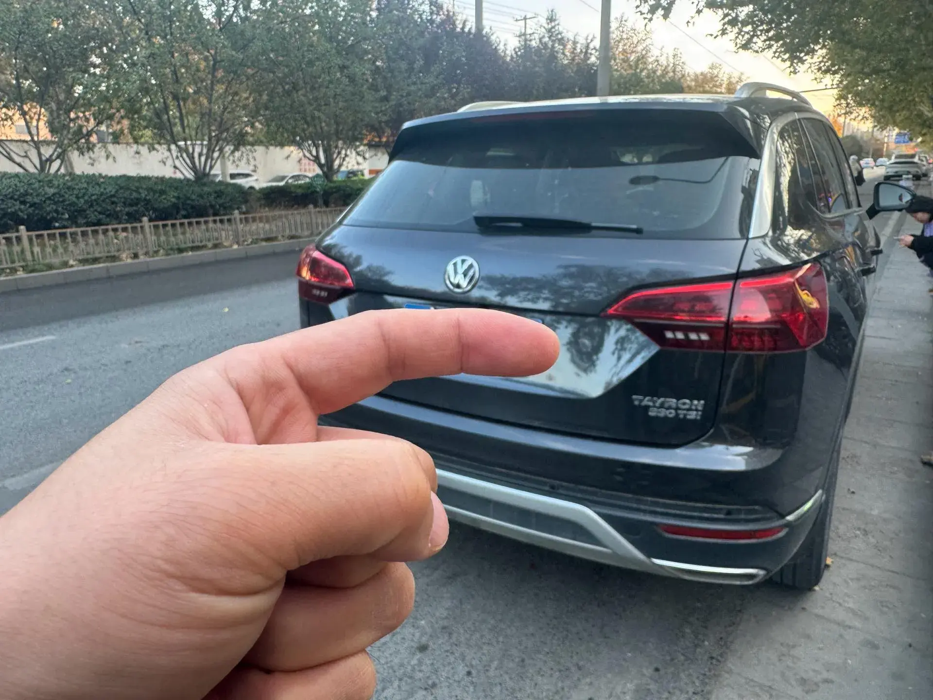 2019 VOLKSWAGEN TAYRON thumbnail 3