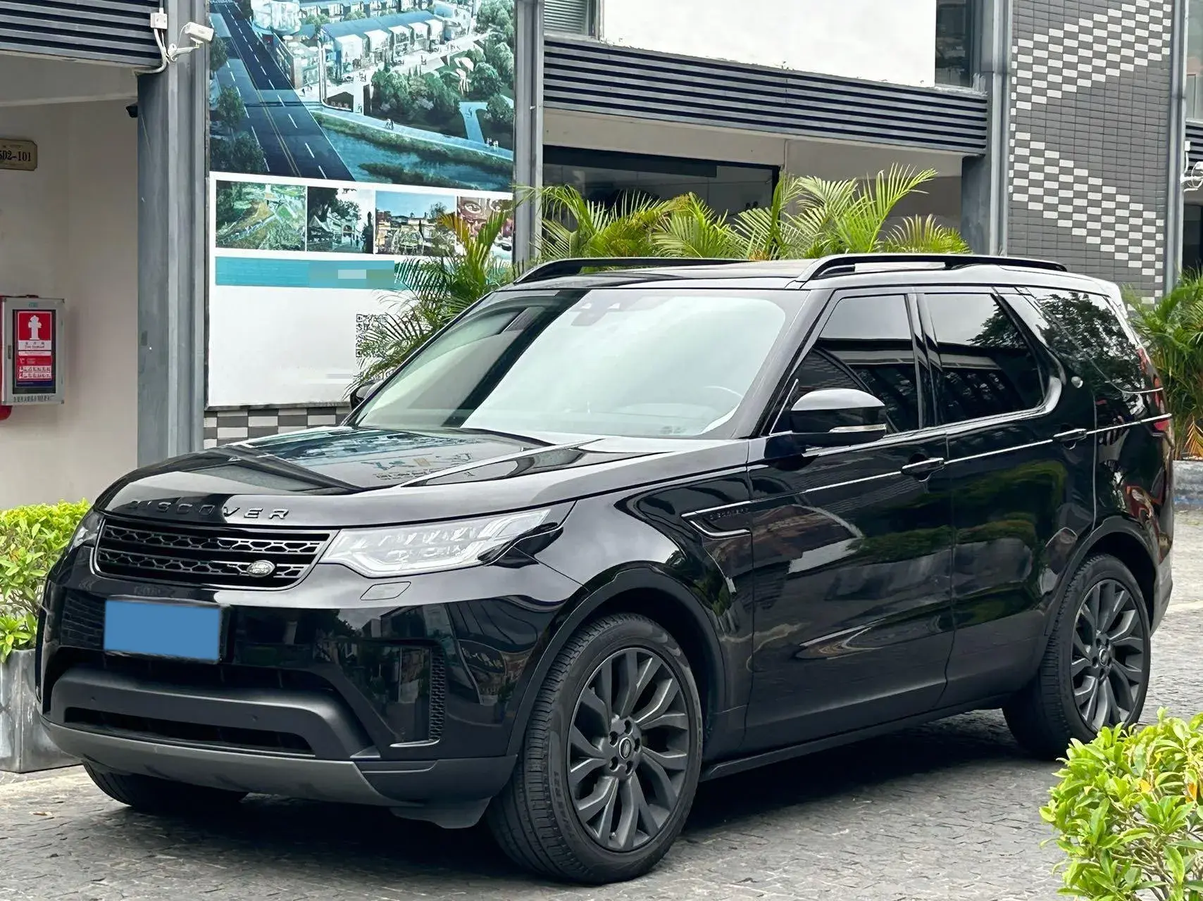 2018 LAND ROVER view 1