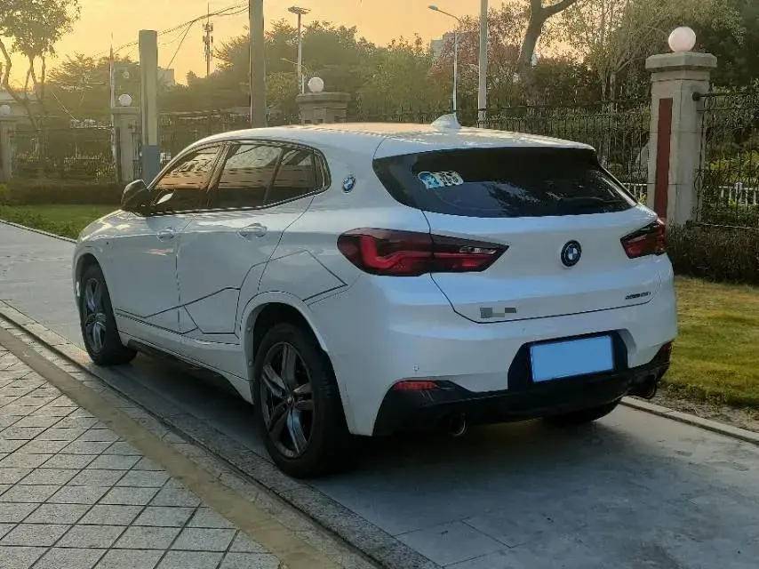 2023 BMW X2 thumbnail 4
