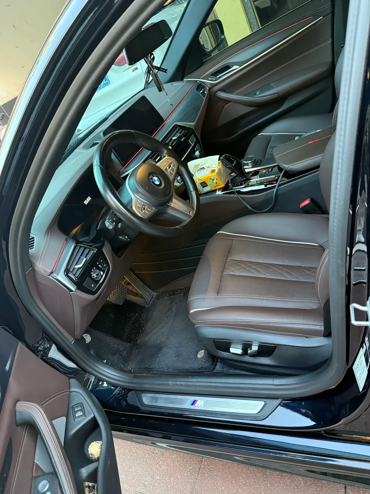 2023 BMW 5 thumbnail 2