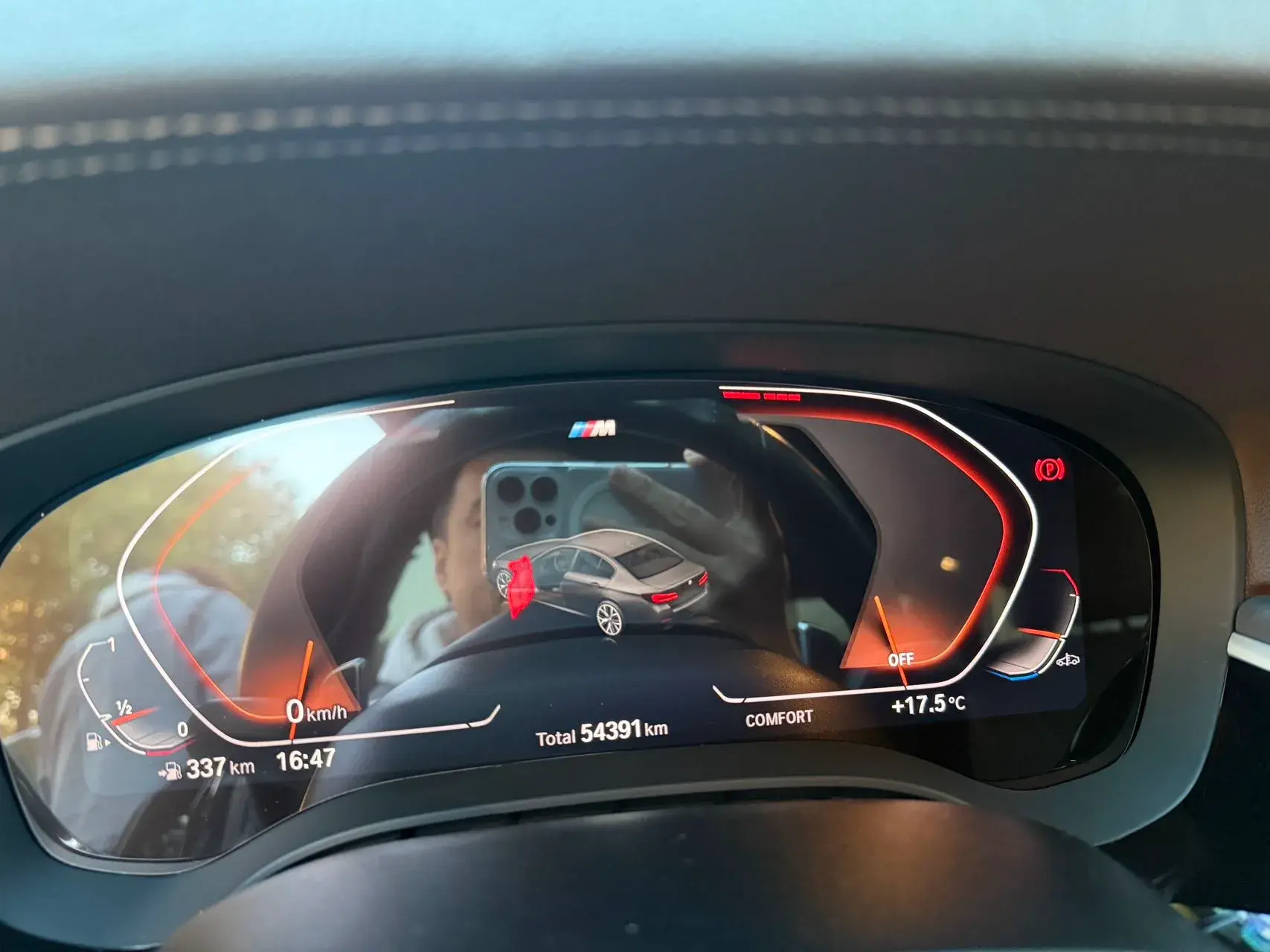 2023 BMW 5 thumbnail 3