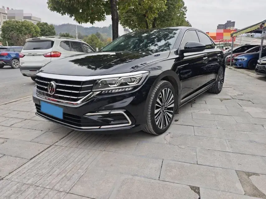 2021 VOLKSWAGEN PASSAT view 1
