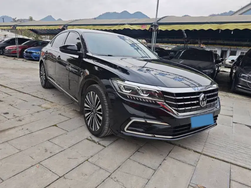 2021 VOLKSWAGEN PASSAT thumbnail 3