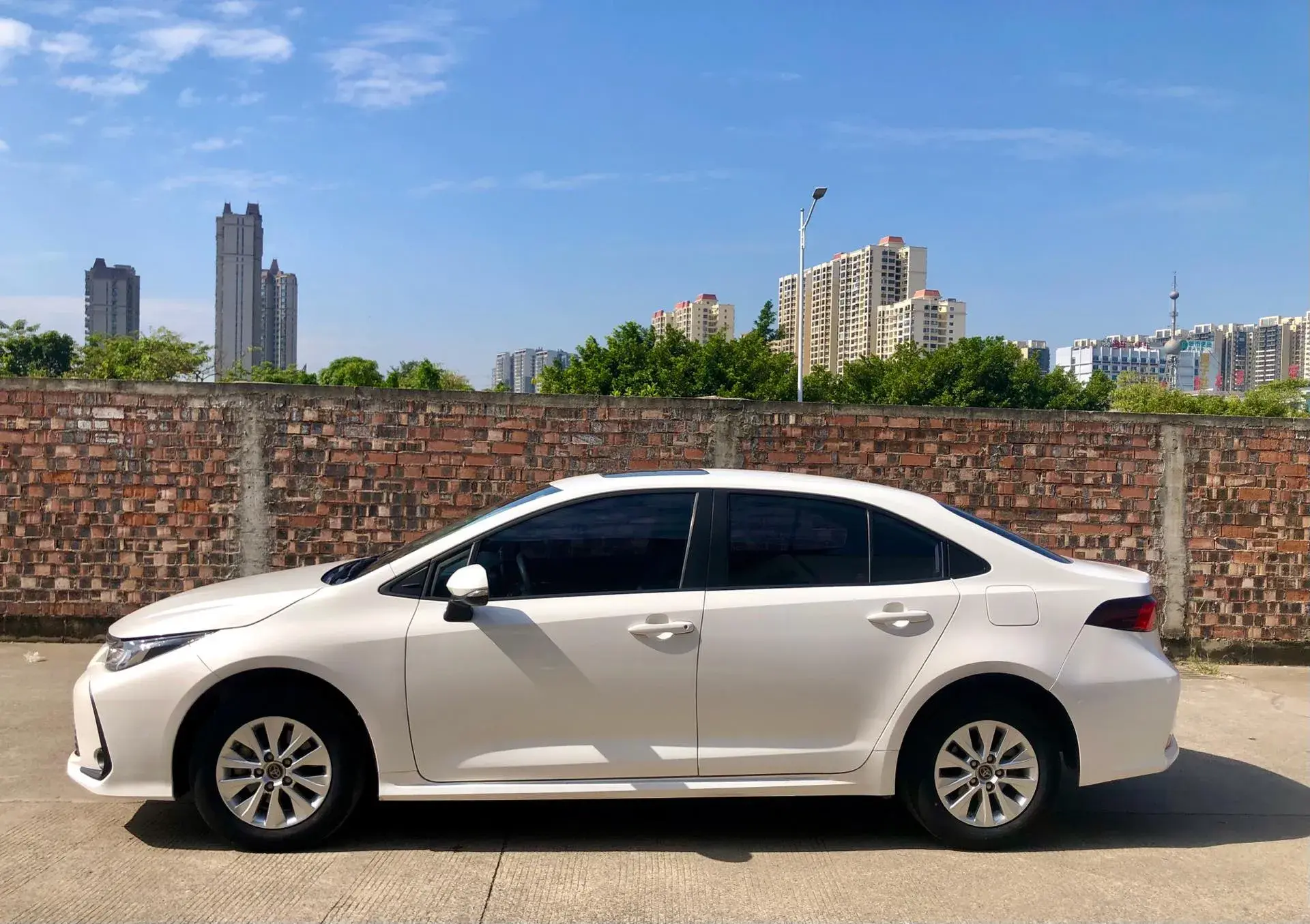 2021 TOYOTA COROLLA thumbnail 3