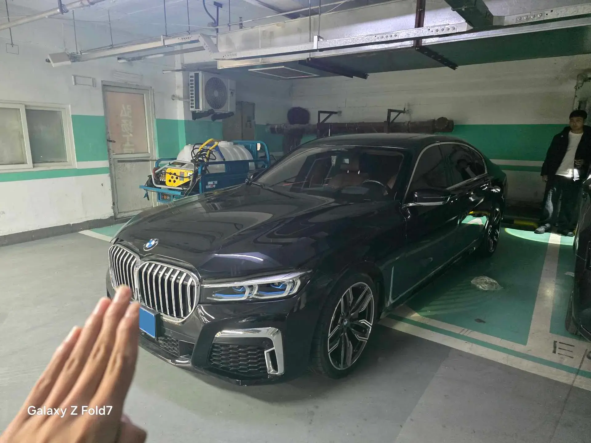 2019 BMW 7 view 1