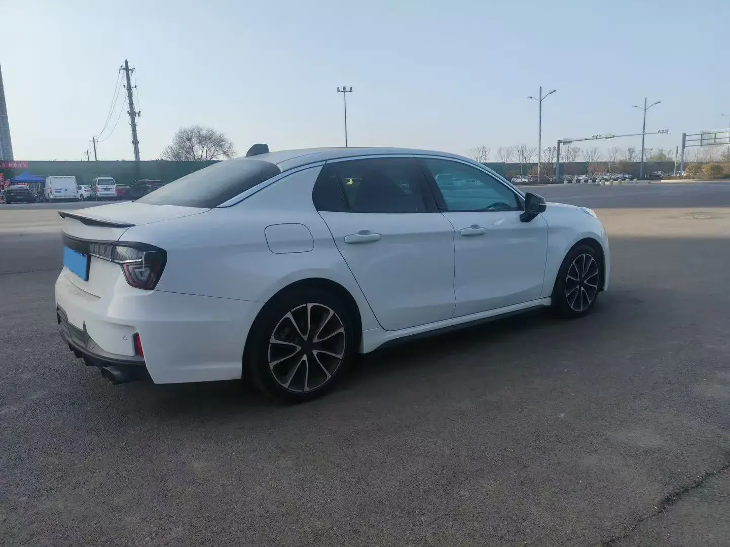 2018 LYNK&CO 03 thumbnail 4