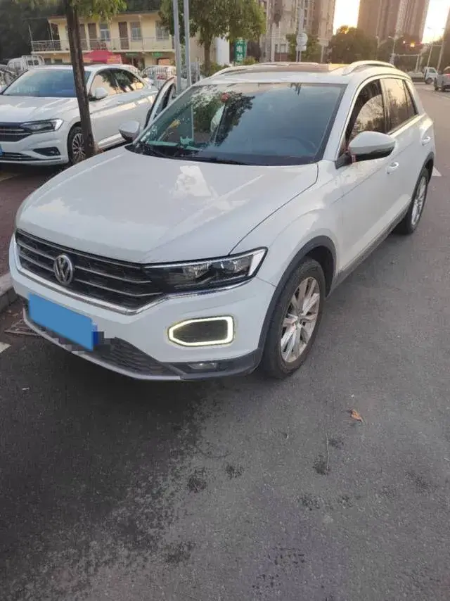 2020 VOLKSWAGEN T-ROC view 1