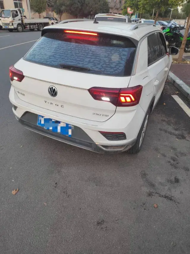 2020 VOLKSWAGEN T-ROC thumbnail 4