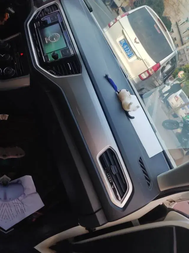 2020 VOLKSWAGEN T-ROC thumbnail 2