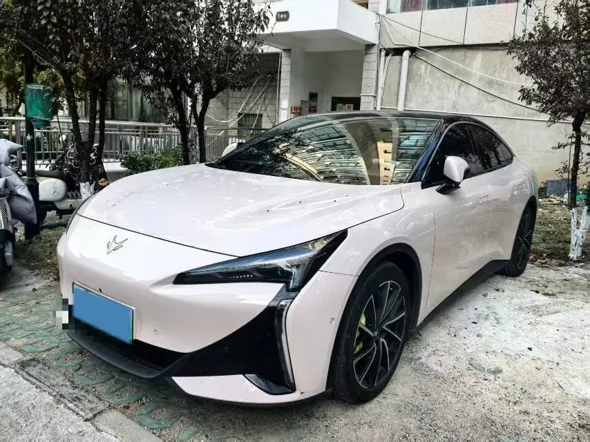 2024 ARCFOX αS5 BEV 65KWH