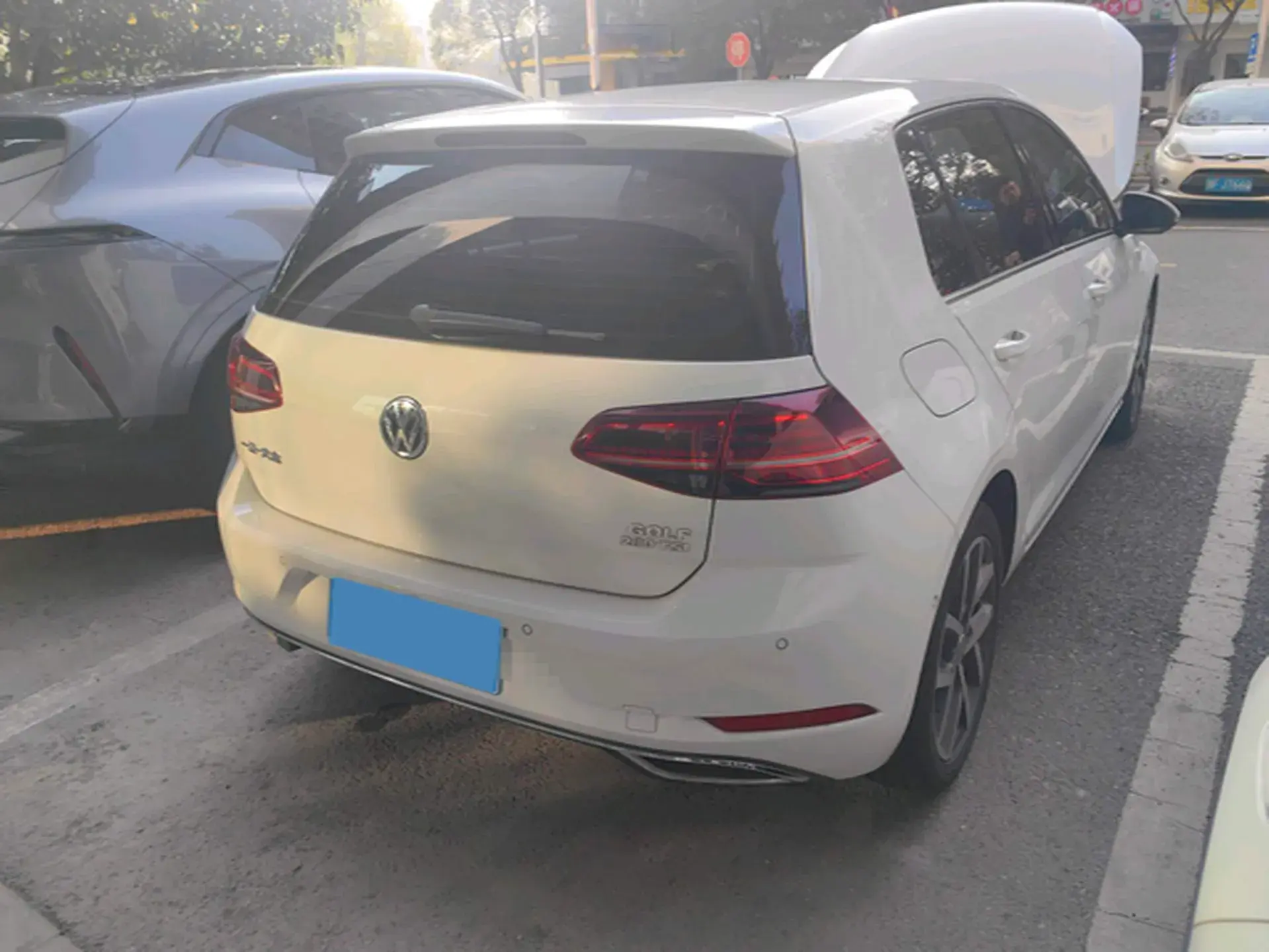 2018 VOLKSWAGEN GOLF thumbnail 3