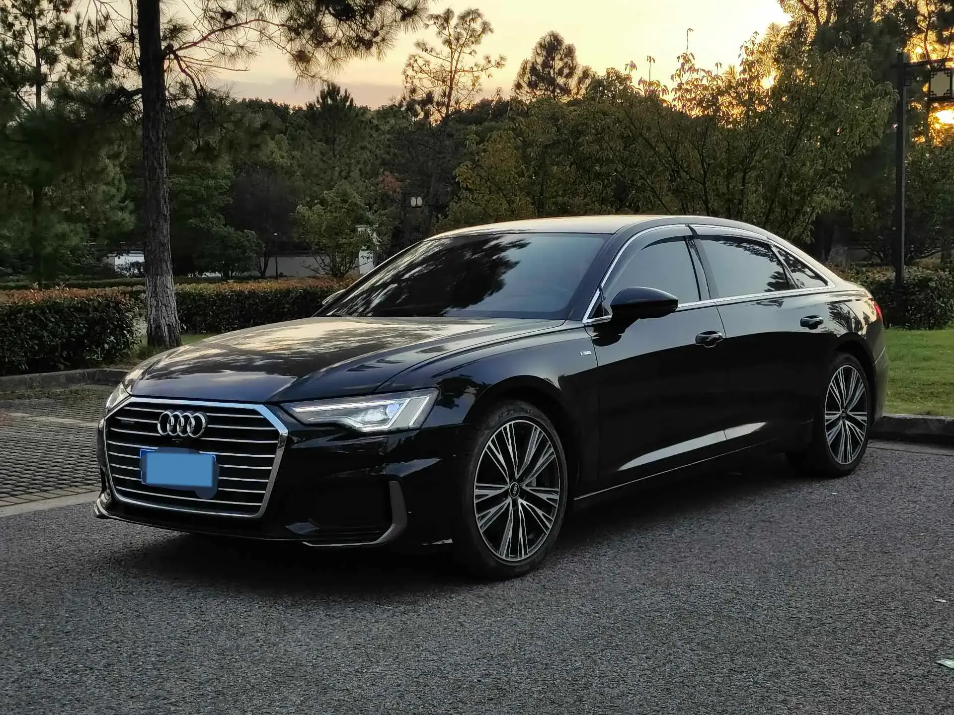 2022 AUDI A6L view 1