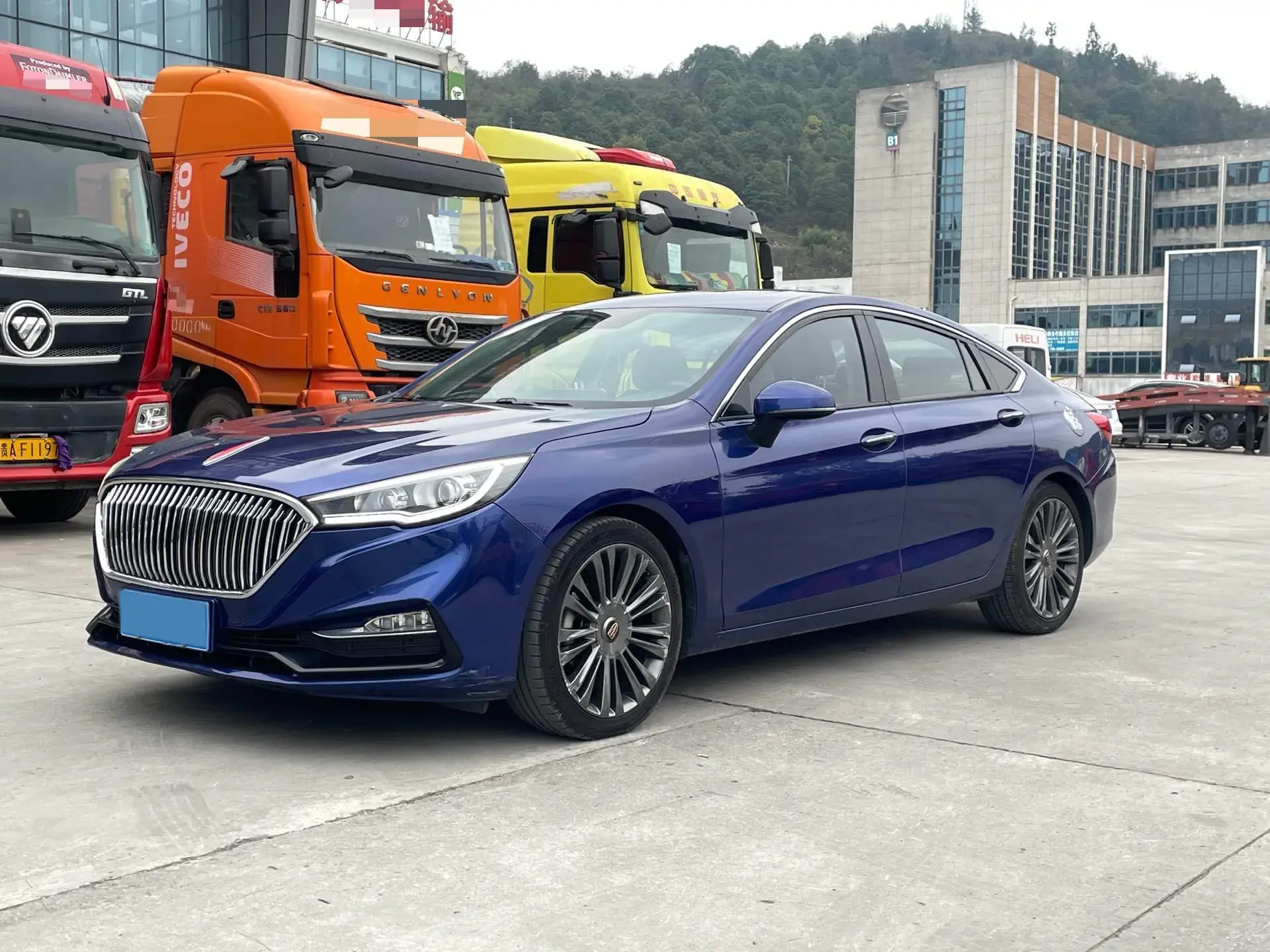 2019 HONGQI H5 view 1