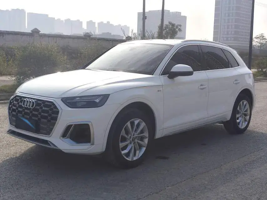 2022 AUDI Q5L view 1