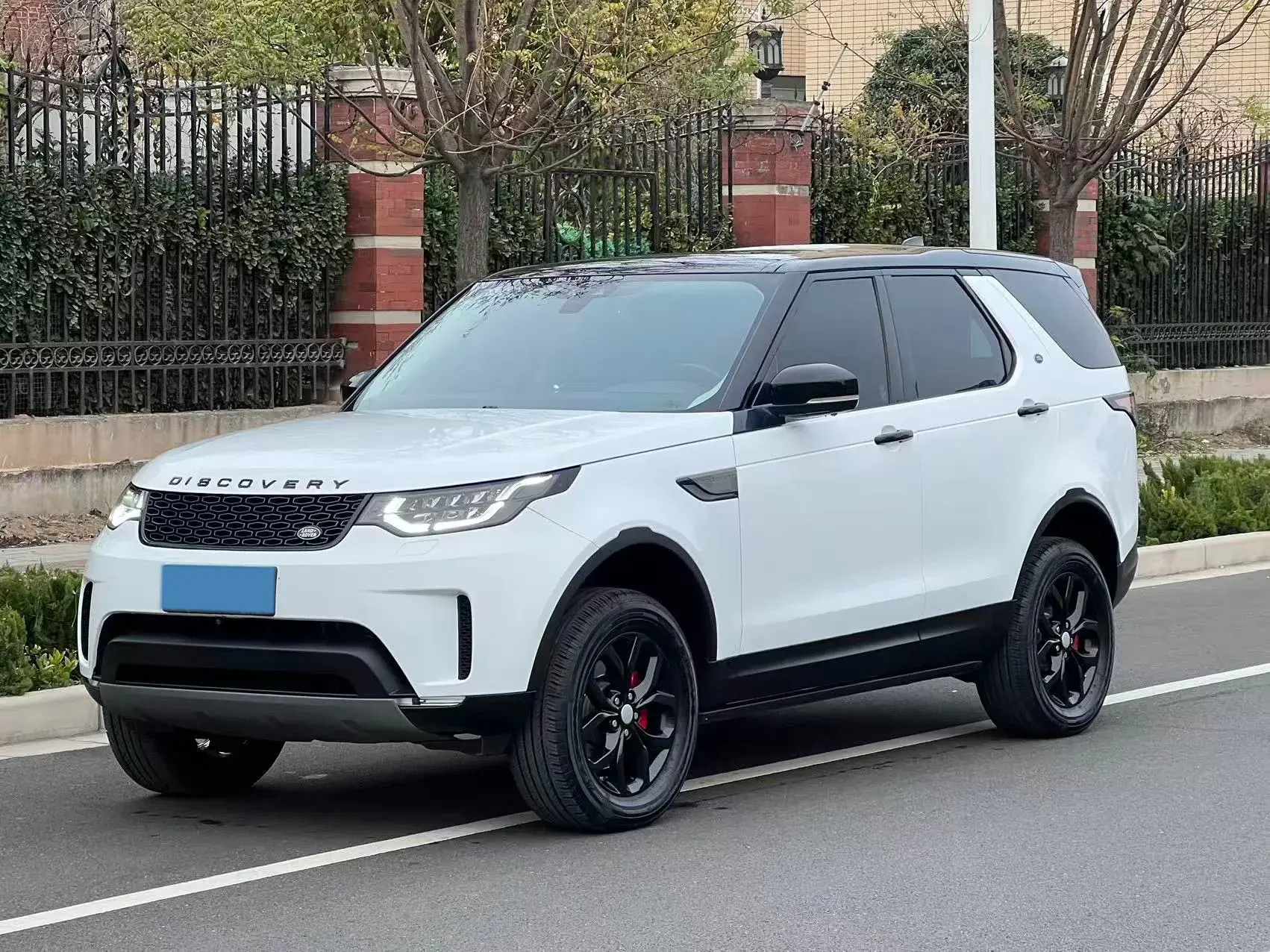 2019 LAND ROVER view 1