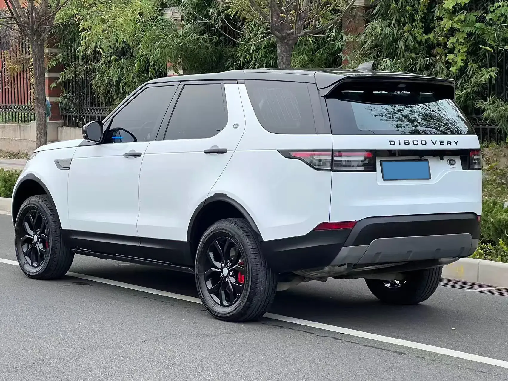 2019 LAND ROVER thumbnail 3