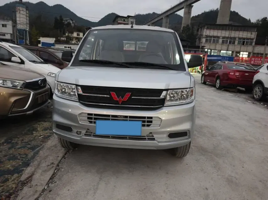 2022 WuLing RongGuang New Truck 1.8L 125HP L4 5MT,autocango,china used car exporter,china ev exporter,chinese used car exporter,chinese used ev exporter