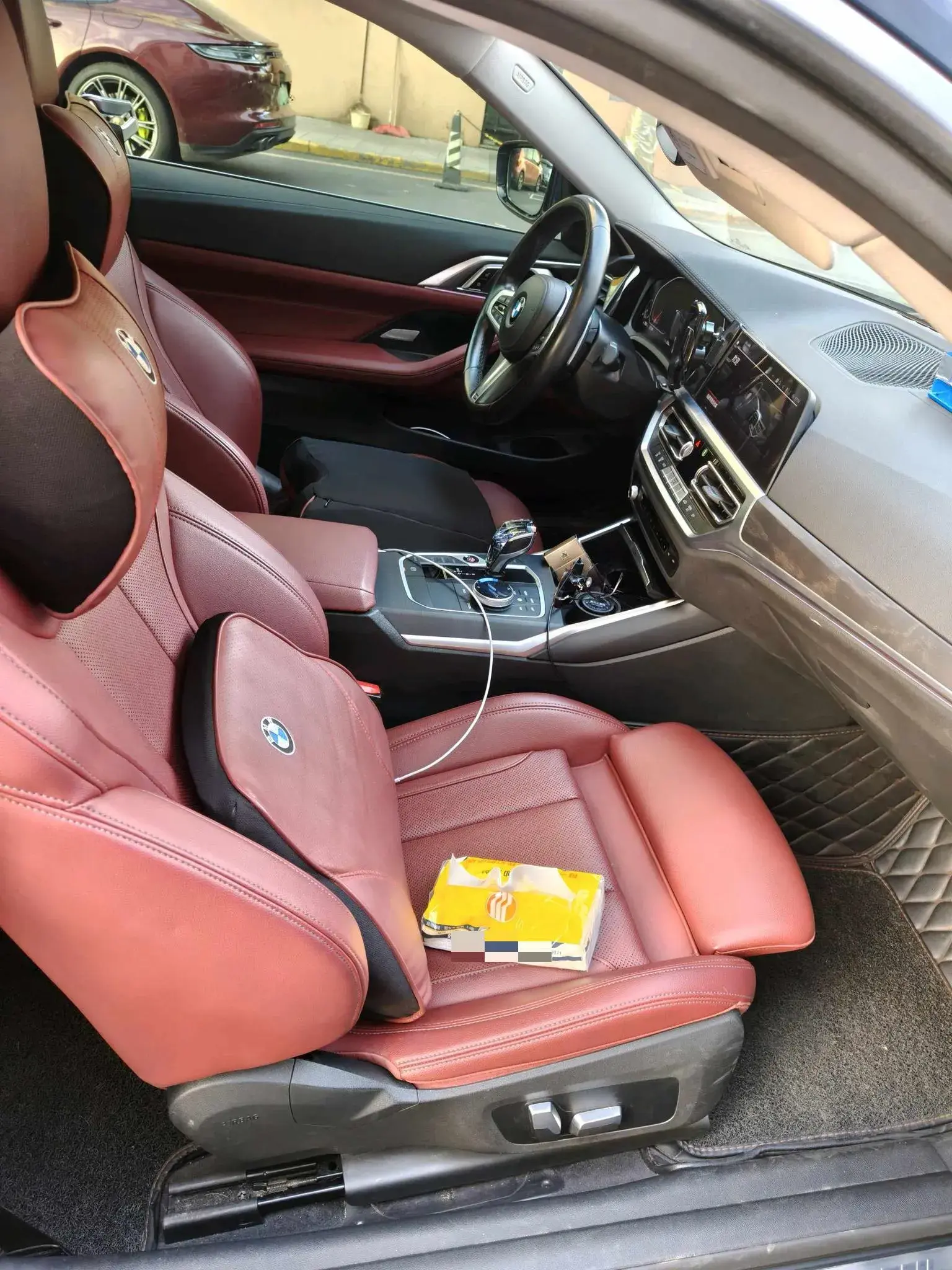 2022 BMW 8 thumbnail 4