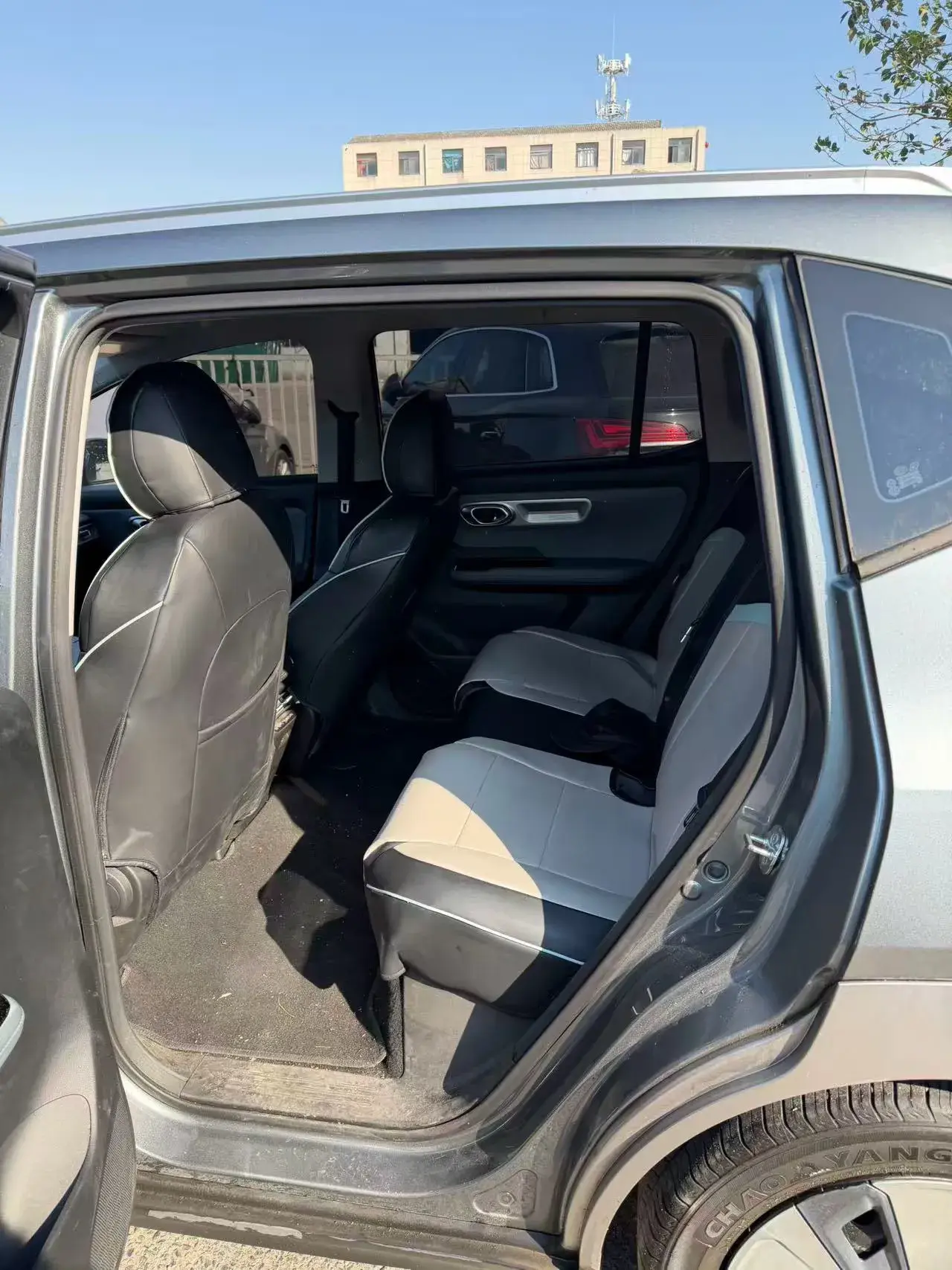 2023 AION Y thumbnail 3