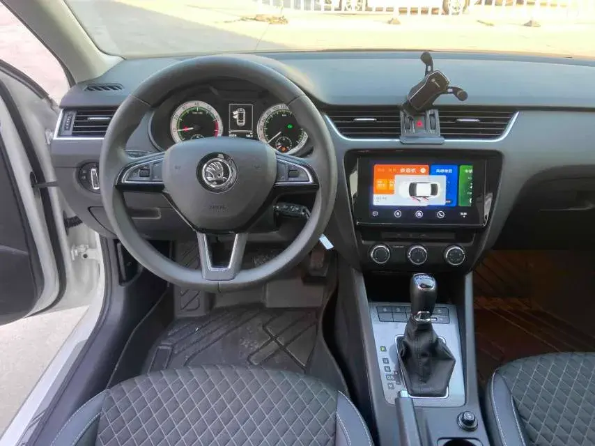 2018 SKODA OCTAVIA thumbnail 3