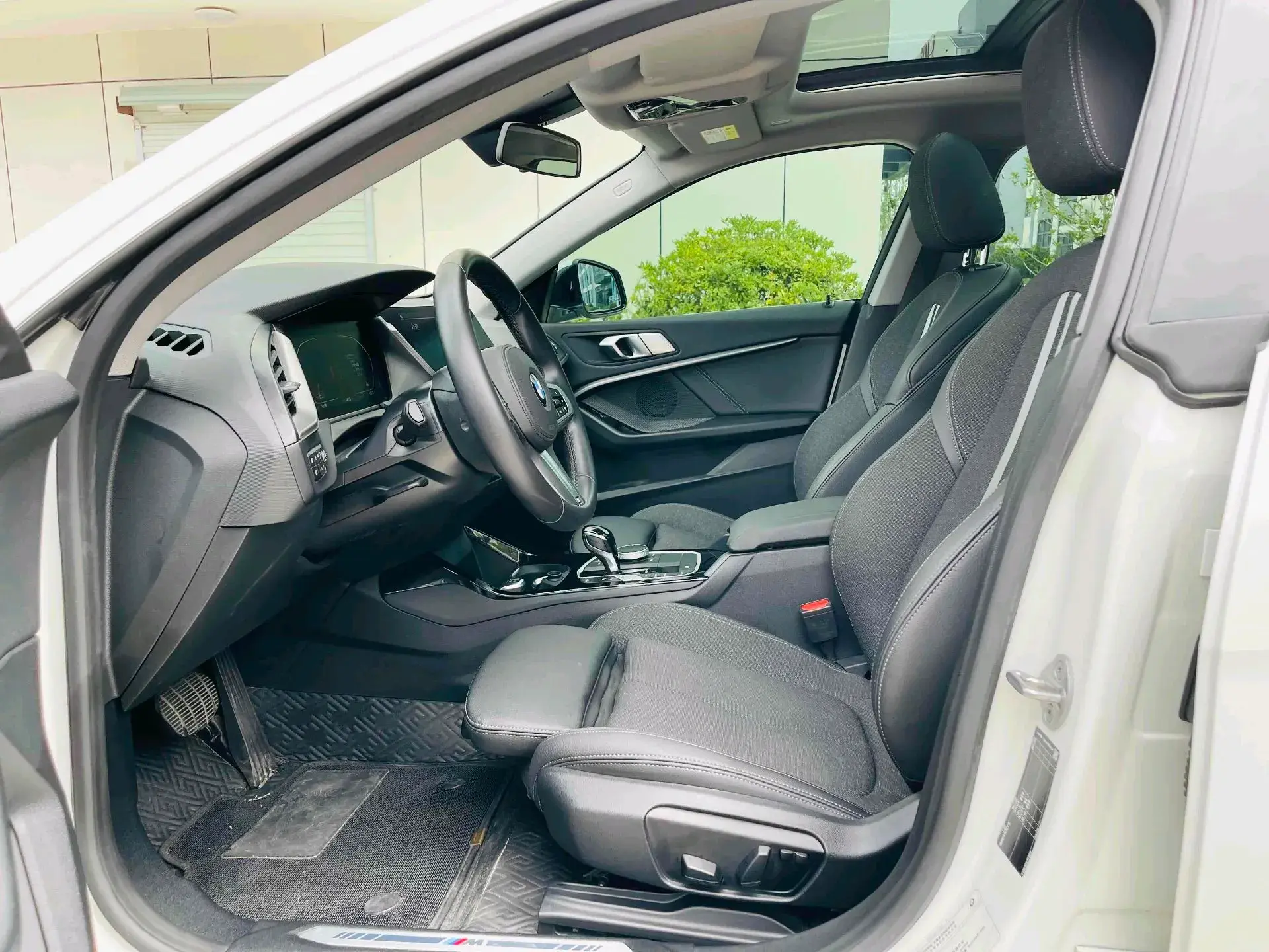 2021 BMW 2 thumbnail 4