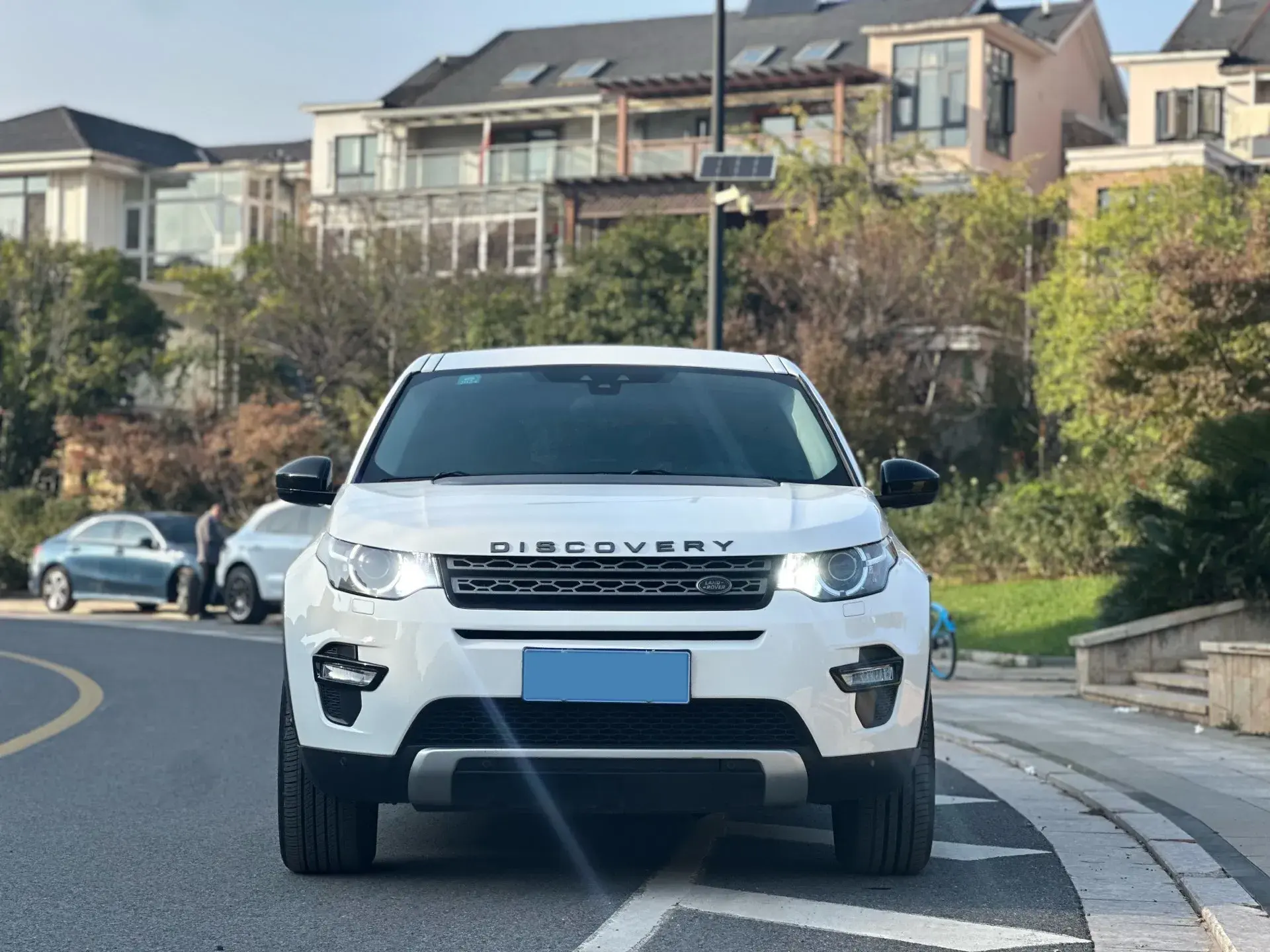 2018 LAND ROVER thumbnail 3