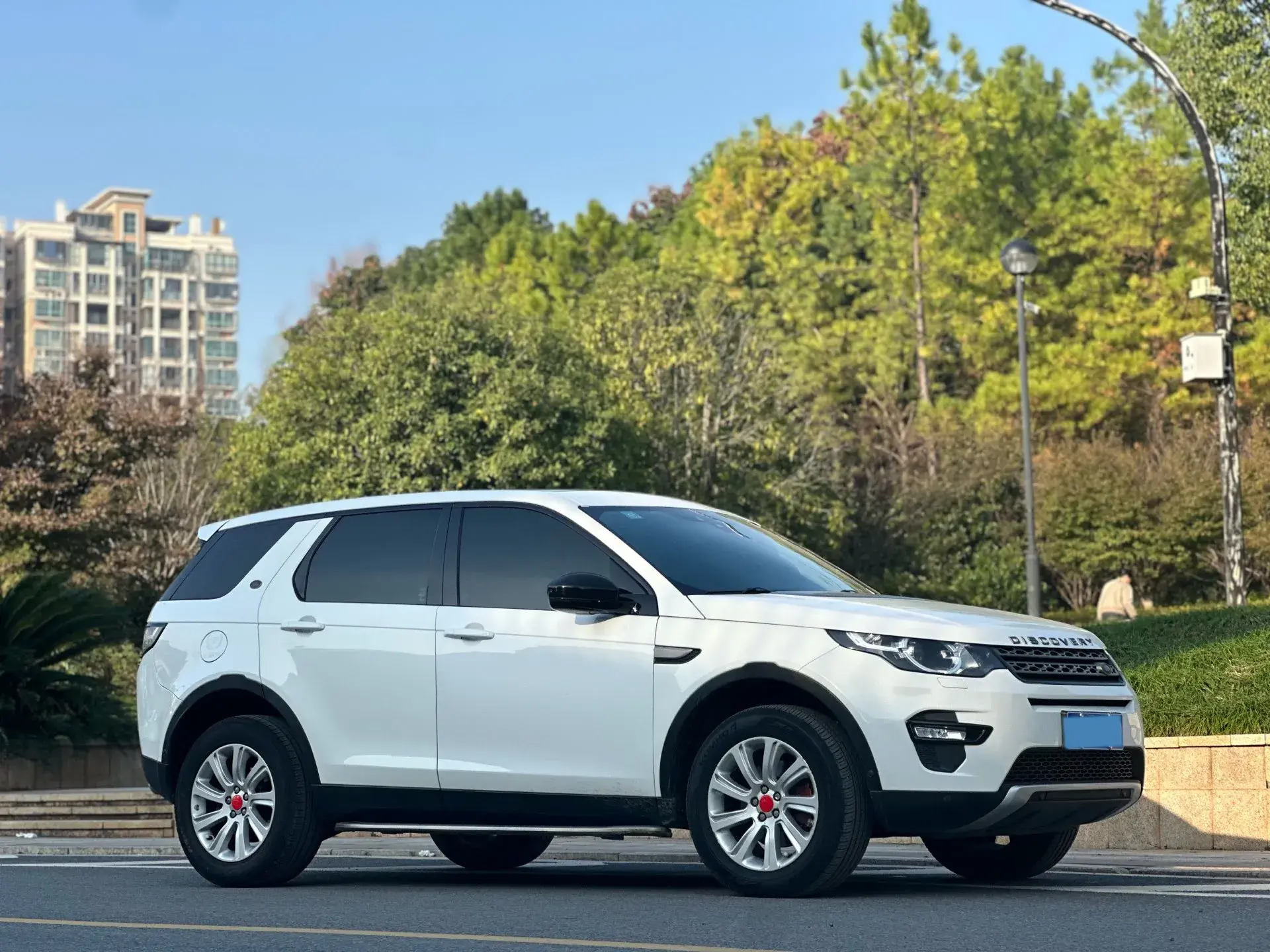 2018 LAND ROVER thumbnail 2