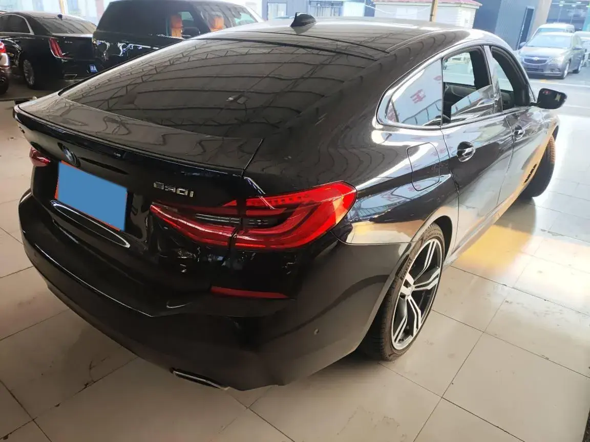 2021 BMW 6 thumbnail 2