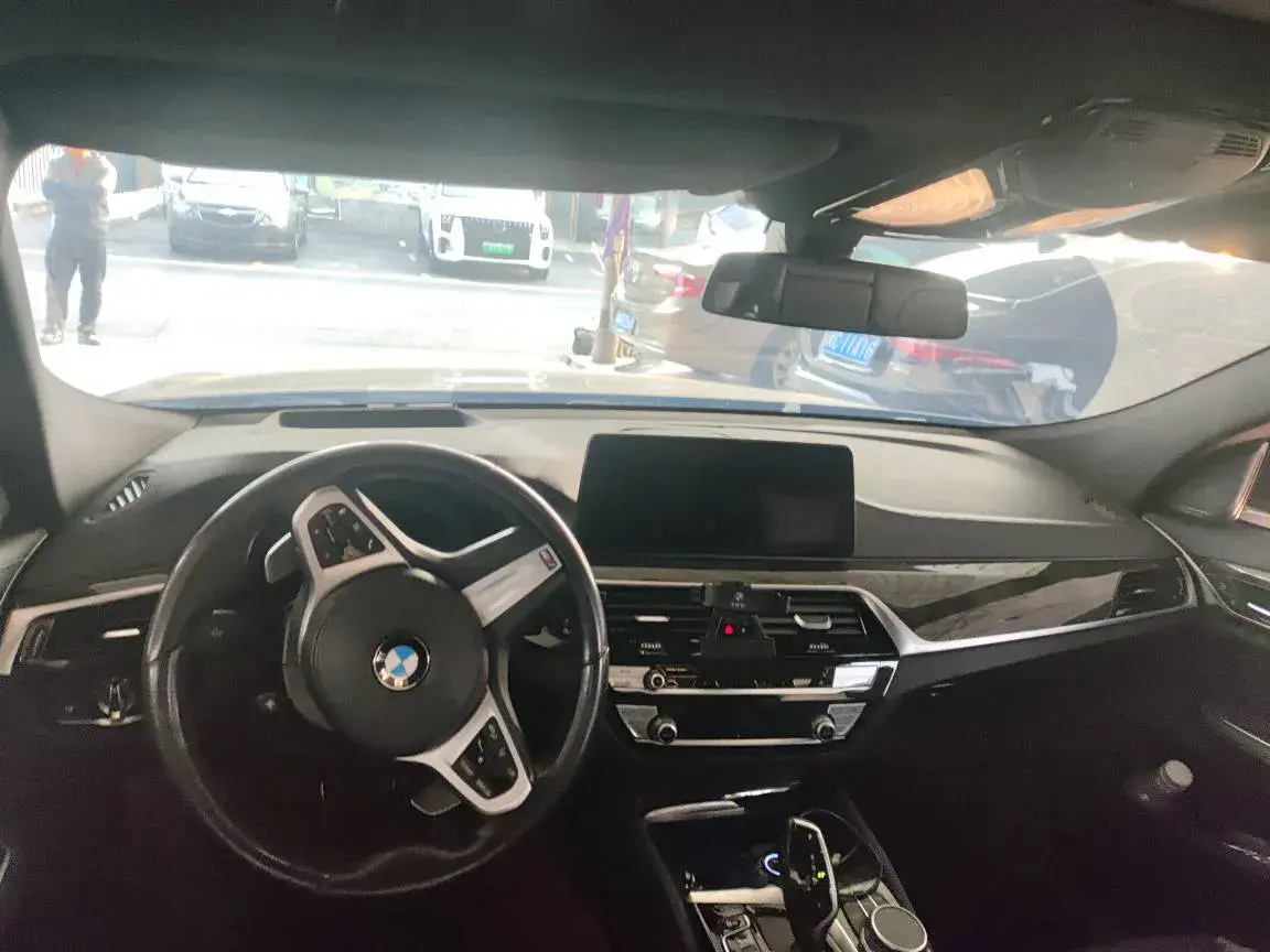 2021 BMW 6 thumbnail 3