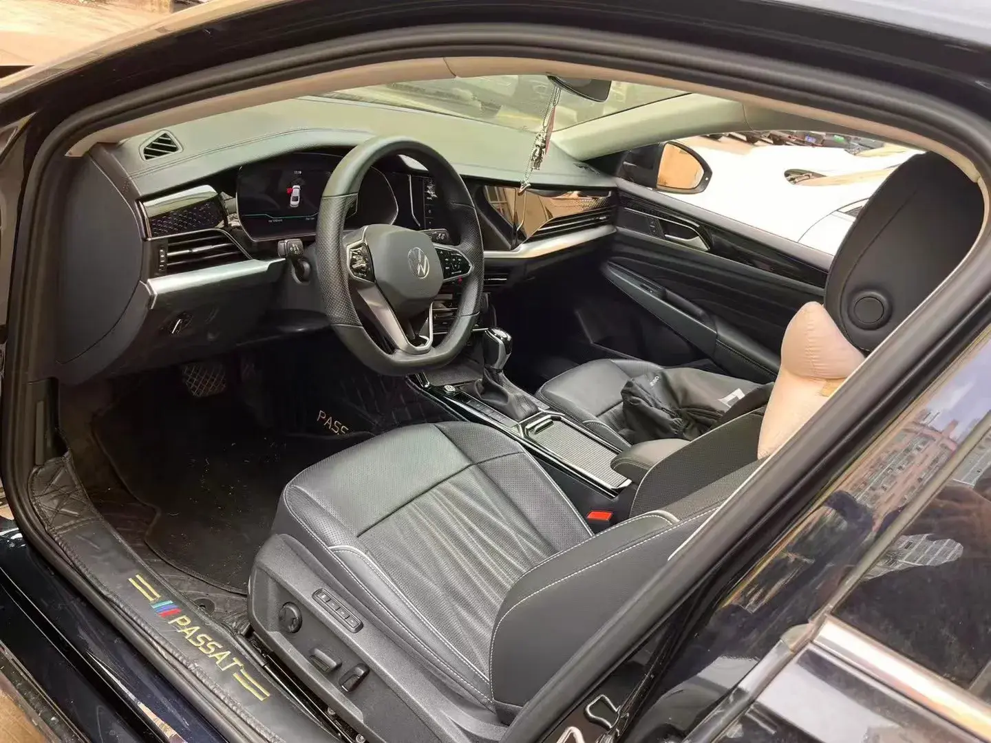 2023 VOLKSWAGEN PASSAT thumbnail 3