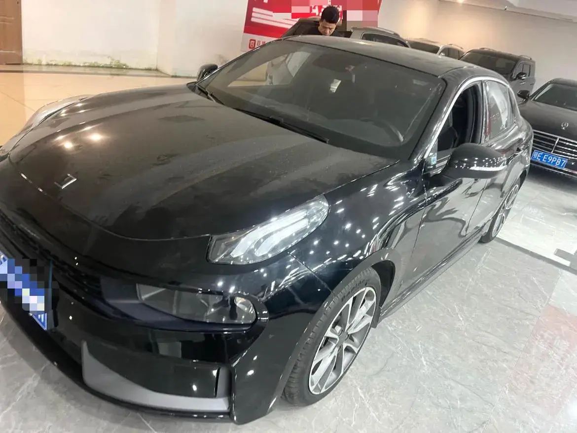 2019 LYNK&CO 03 view 1