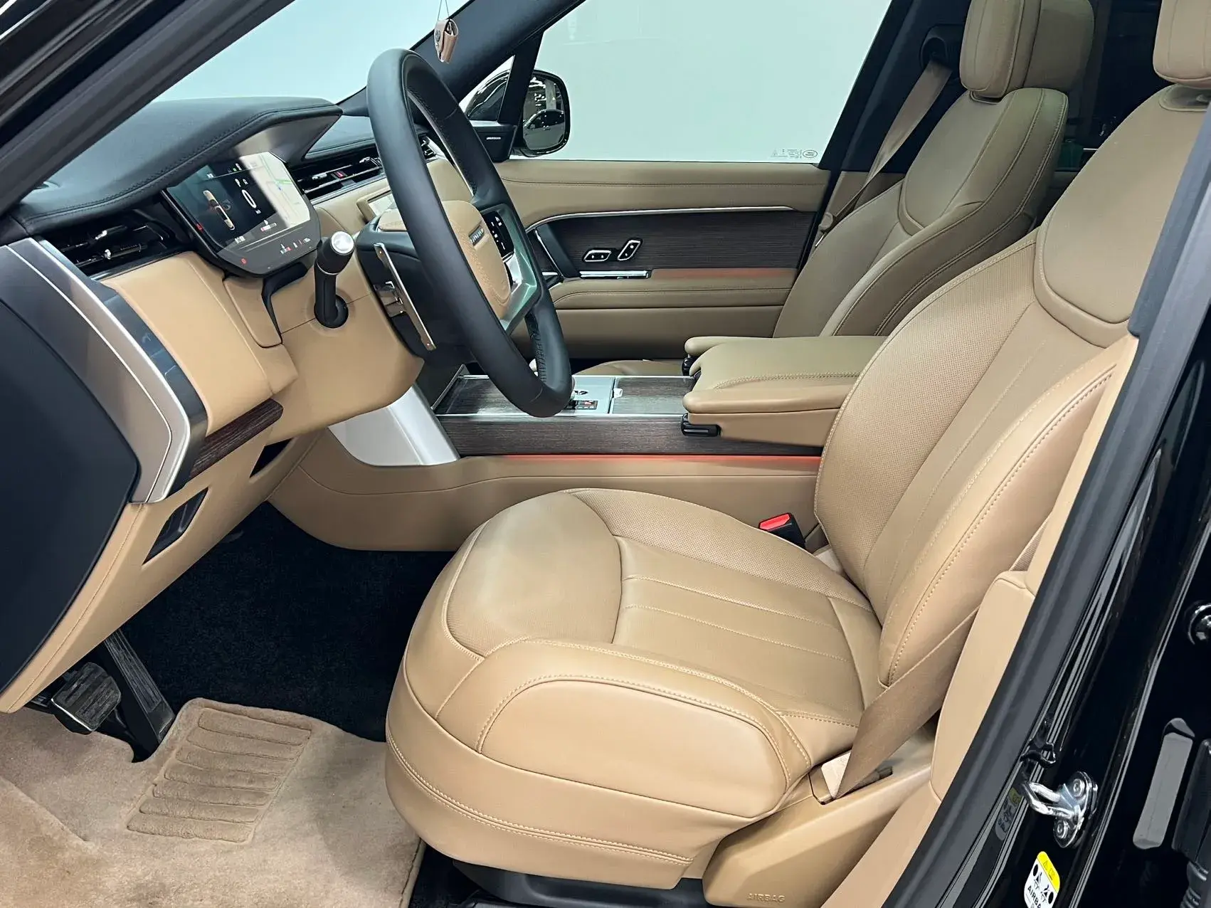 2025 LAND ROVER thumbnail 3