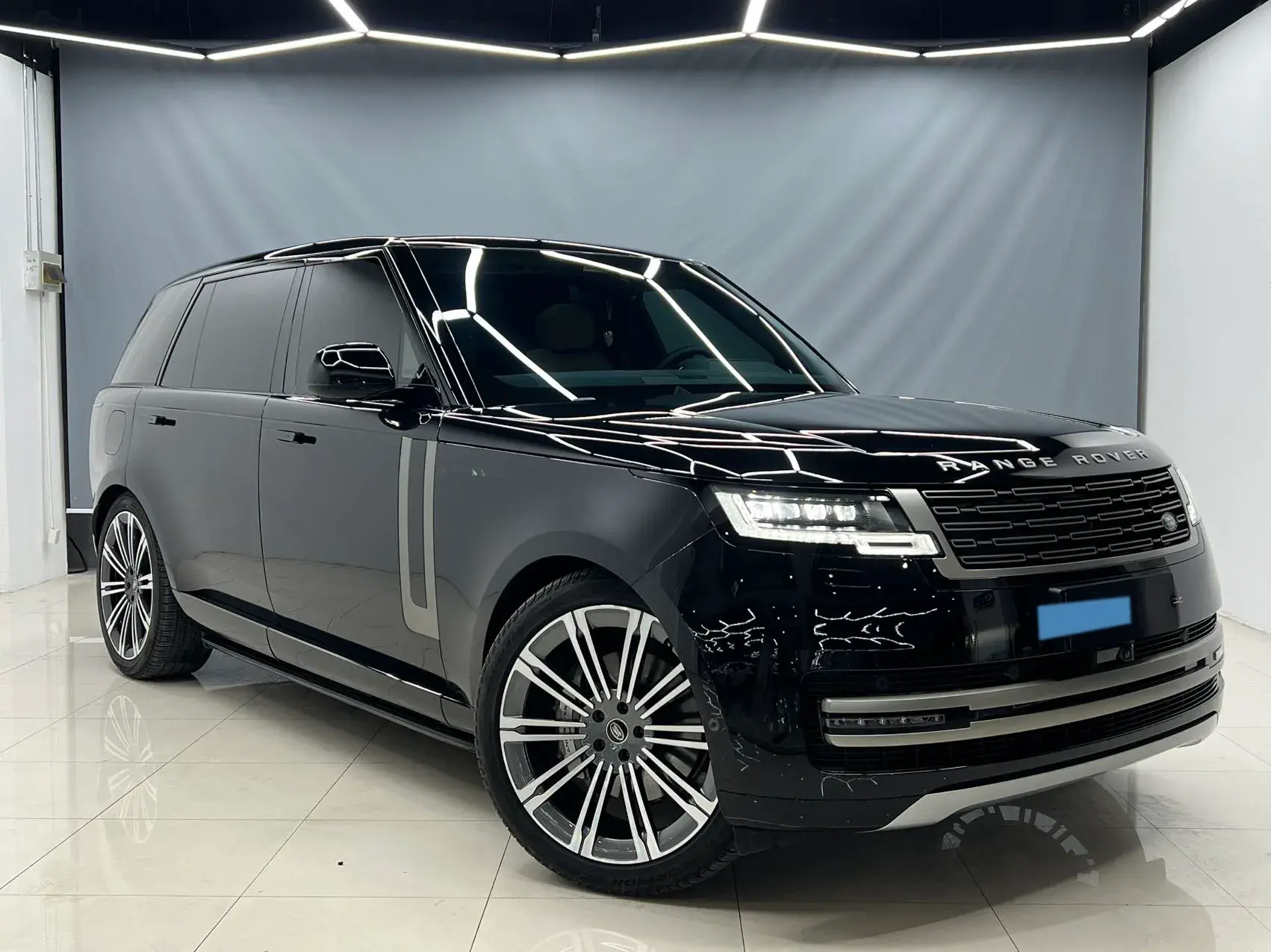 2025 LAND ROVER thumbnail 2