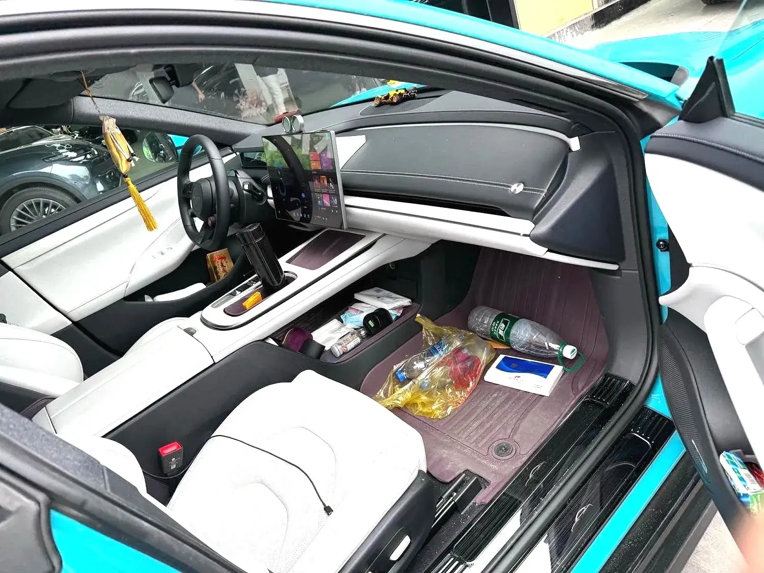 2024 MI SU7 thumbnail 3