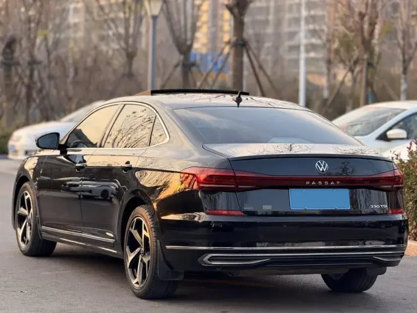 2023 VOLKSWAGEN PASSAT thumbnail 4